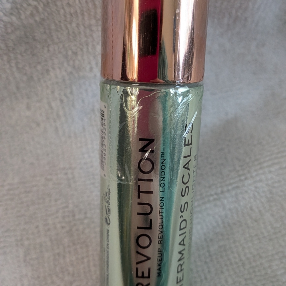 Revolution Vivid Baked Highlighters and Liquid Lipstick - Picture 8 of 10